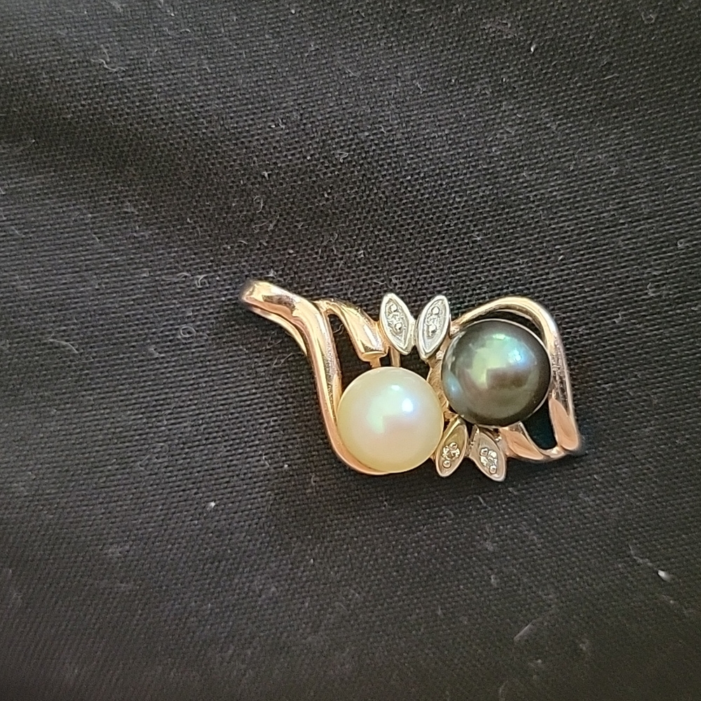 14k rose gold maile Lei pendant